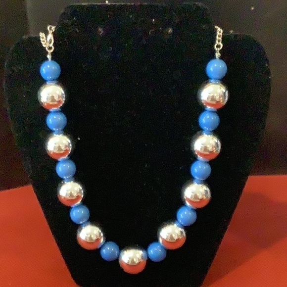 Giant blue and silver color statement necklace 20 inches - Picture 5 of 6